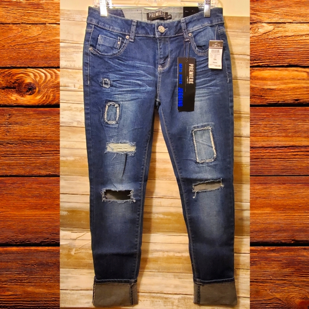 Rue21 PREMIERE Mid Rise Denim Jeggings/Jeans.NWT Cuffed, torn, ripped style.